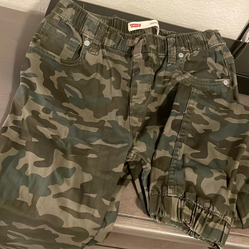 Boys Levi’s joggers